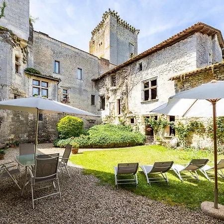 Du Chateau De Curton Holiday home