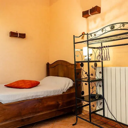 Du Chateau De Curton Holiday home *