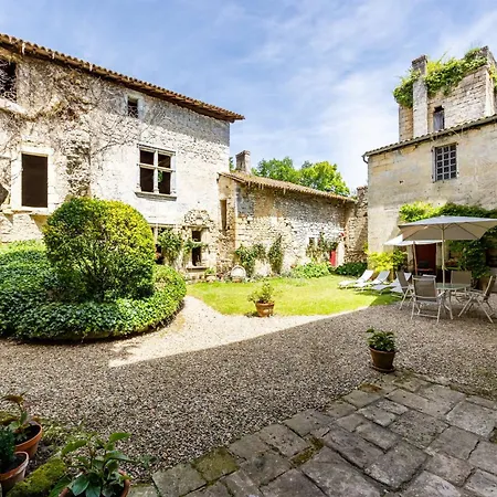 Du Chateau De Curton Holiday home *